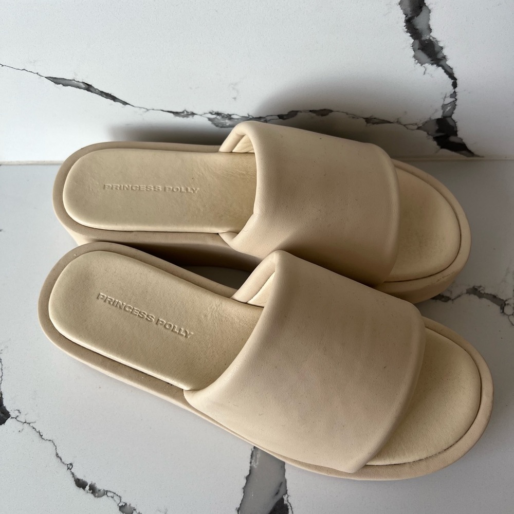 Princess Polly Platform Sandals WORN ONCE size 8 beige tan cream